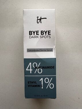 Unopened IT Bye Bye Dark Spots Concentrated Derma Serum - Blue/Teal
